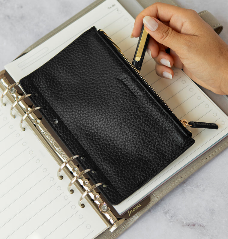 133009, Pochette zippée en cuir Filofax